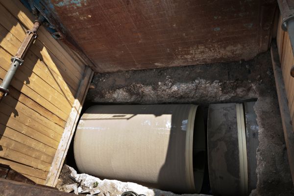 Trenchless sewer renovation